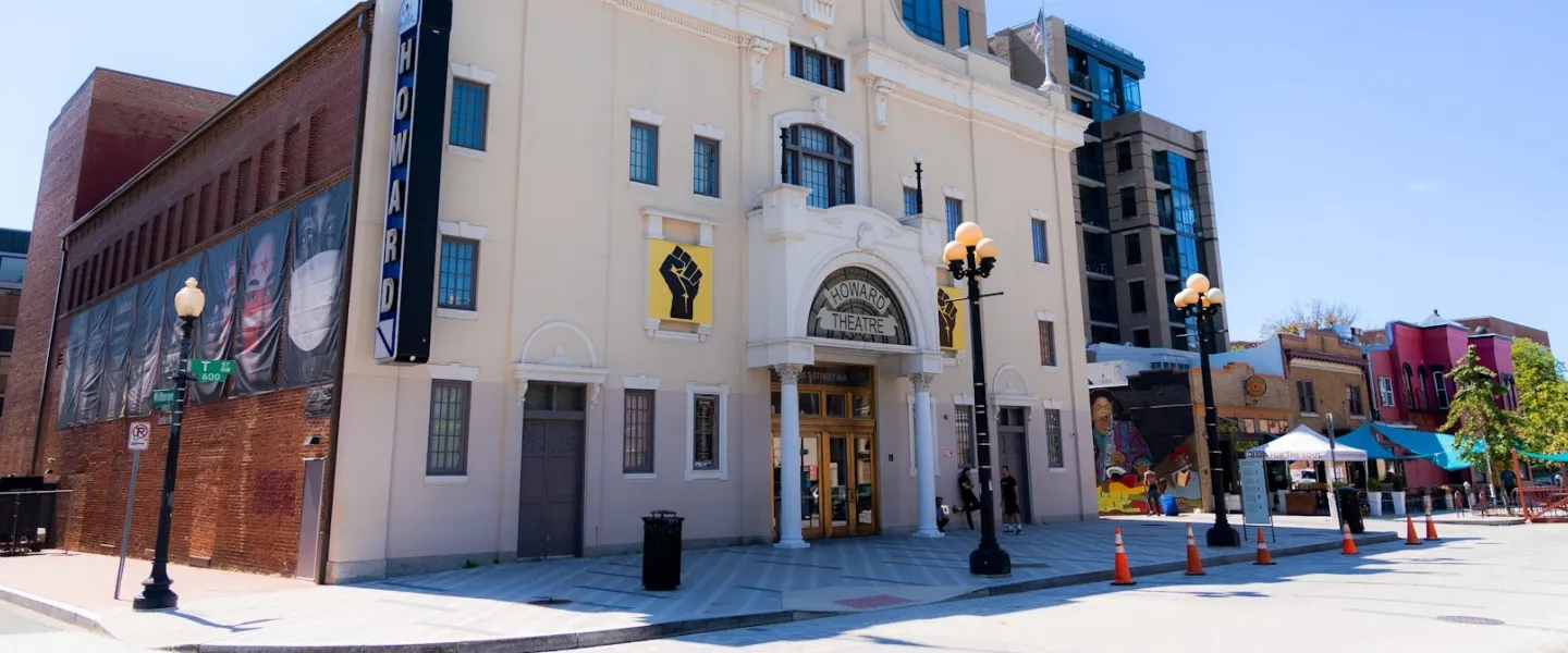 A Strategic Guide to Micro-Events and Pop-Up Experiences in High-Traffic Areas Outside Main Halls